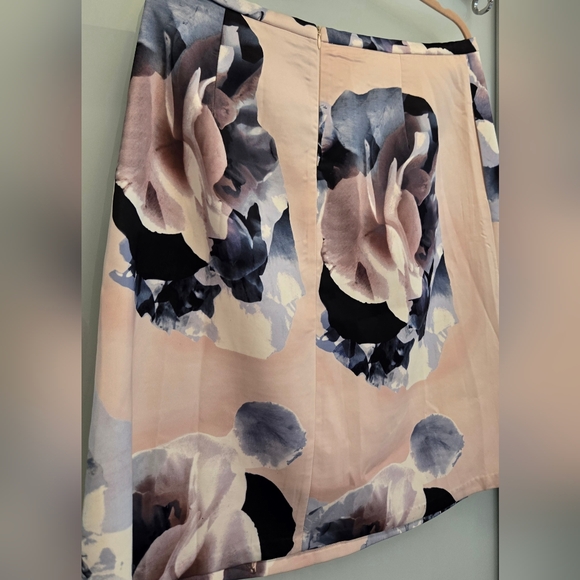 Elegant Floral skirt - Picture 5 of 7